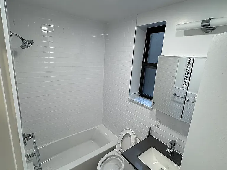 197 Norman Ave #1A — Photo 2