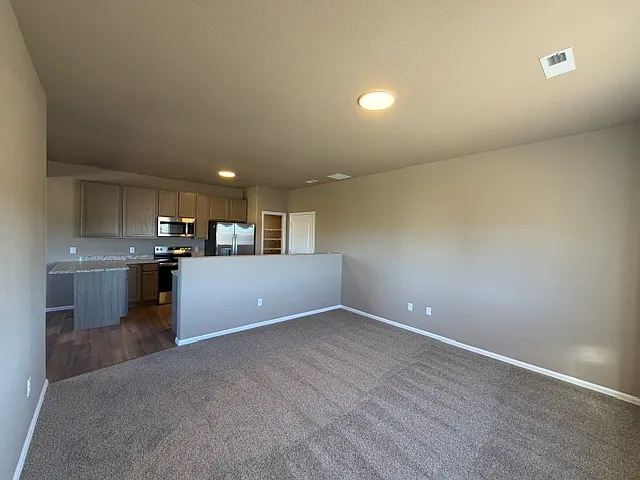 3 bed, 2.5 bath, 2080 sqft, $2,295 — Photo 4