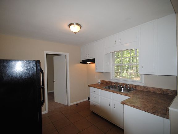 4th image of 411 Windsor Dr