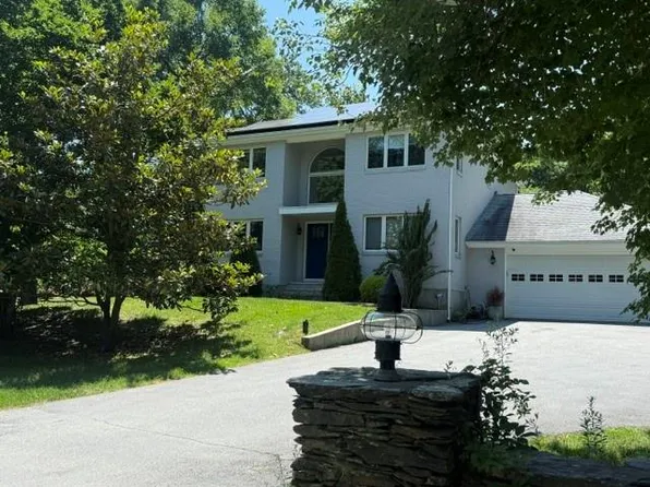 25 Wapping Rd, Portsmouth, RI 02871