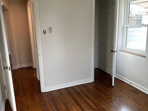 4th image of 128 Pickwick Dr