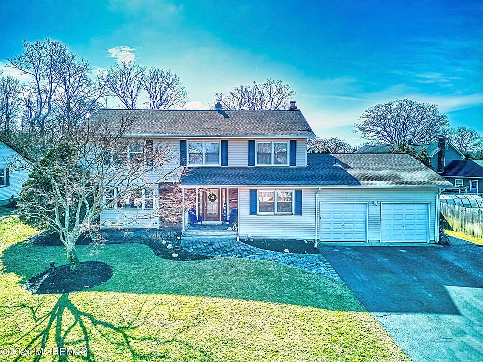 1st image of 33 Redwood Drive