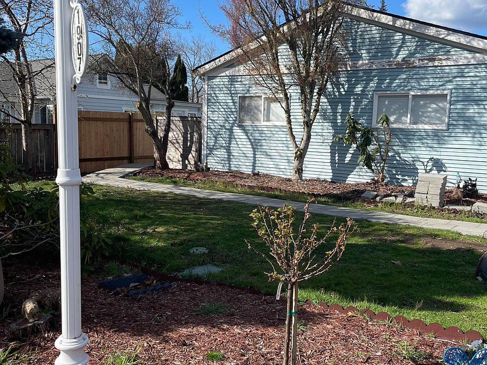 1st image of 1907 9th Ave SE #B