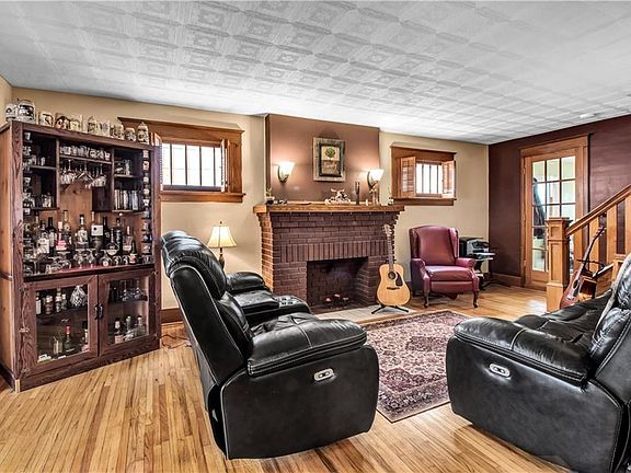 4th image of 57 Elmwood Park W