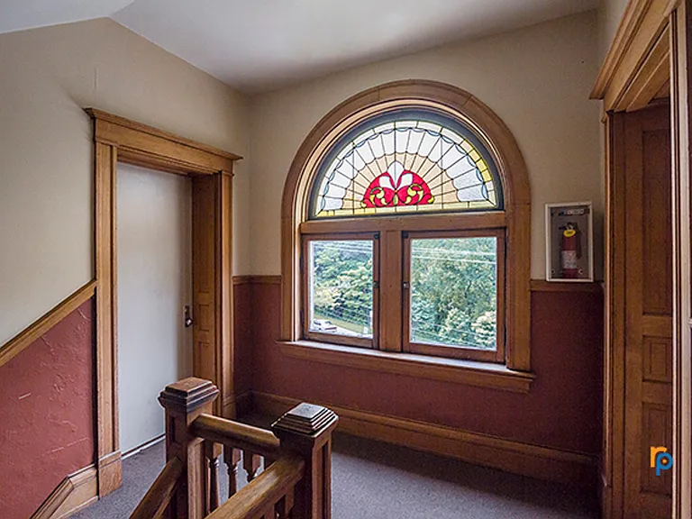 260 Ludlow Ave — Photo 1