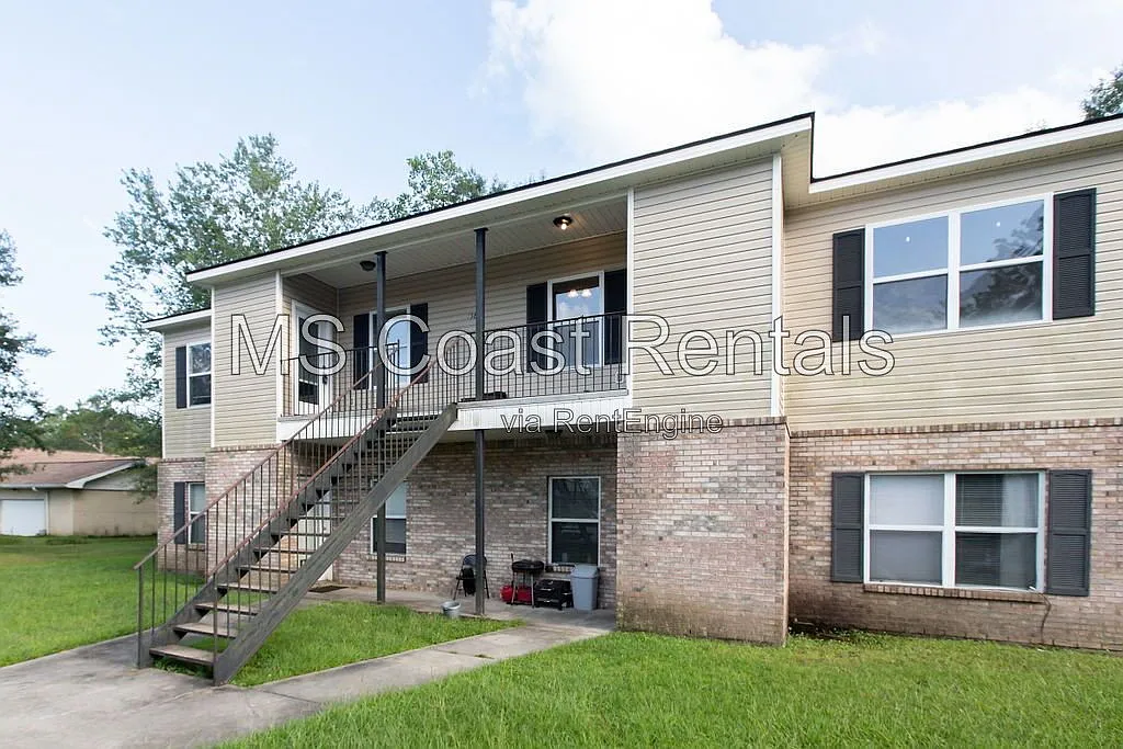 2 bed, 2.0 bath, 1039 sqft, $1,099 — Photo 2