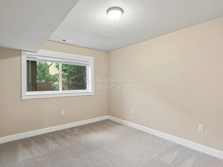 2791 Warwick St — Photo 30