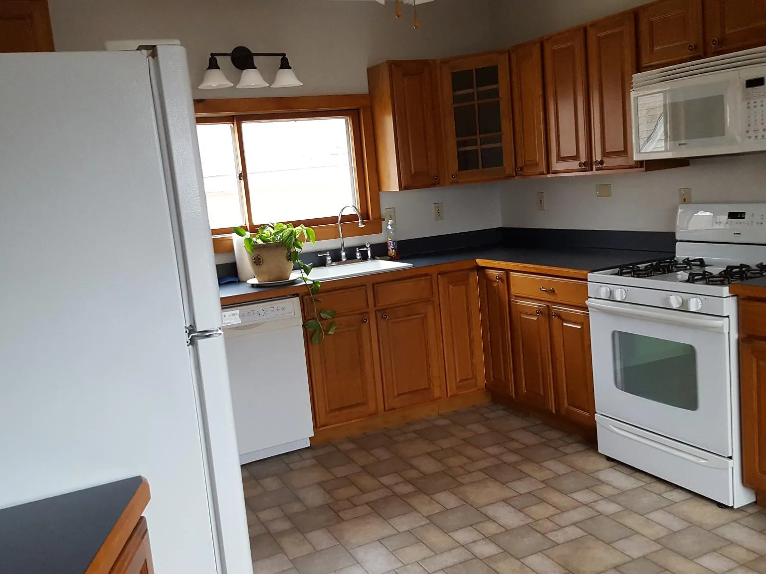 2 bed, 900 sqft, $1,950 — Photo 3