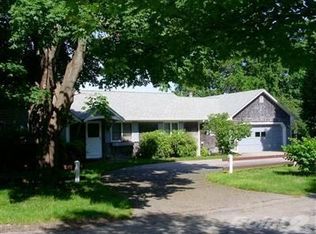 9 Lantern Ln, Falmouth, MA 02540