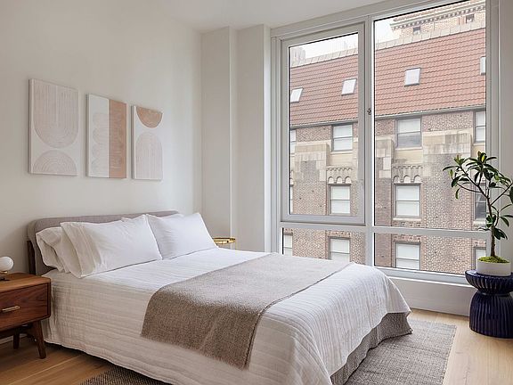 5th image of 135 E 47th St #20D
