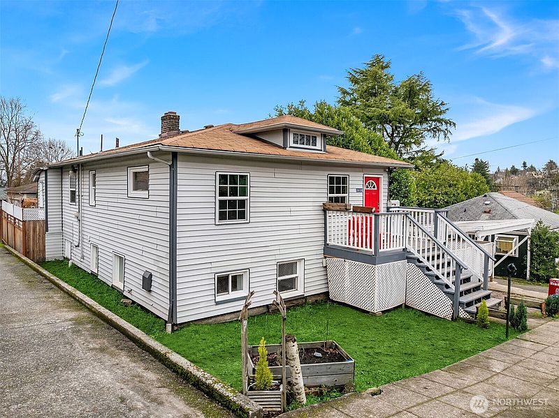 3rd image of 2614 E Pike Street