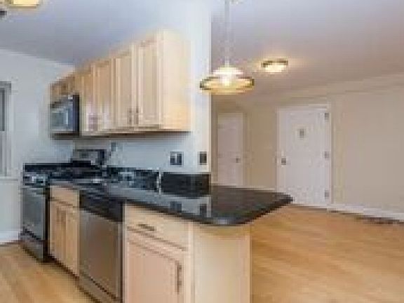4th image of 70 S Munn Ave APT 313