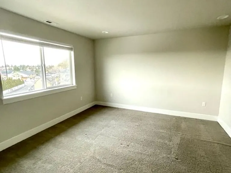 1718 NE Lotus Dr #1 — Photo 12