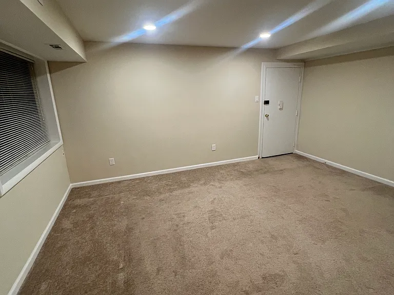2025 N Lincoln St #102 — Photo 4