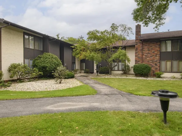 2120 W Good Hope ROAD #8, Glendale, WI 53209