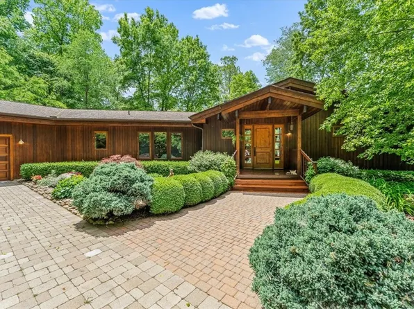 410 Deer Path Ln, New Wilmington, PA 16142