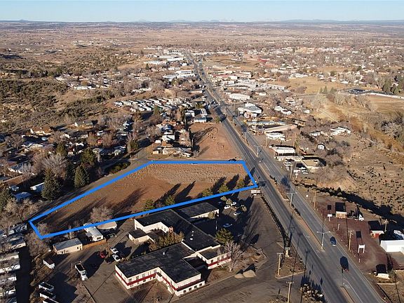 3rd image of 915 South Broadway