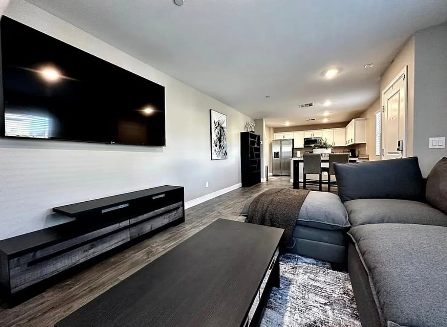 Charming 3BR Townhome in Las Vegas — Photo 1