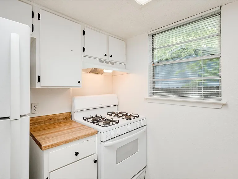 5208 Bogey Ct #B — Photo 15