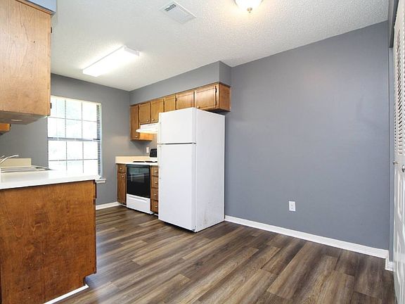 5th image of 2993 Junction Dr #C3
