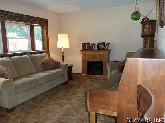 5th image of 9 Glenda Ave