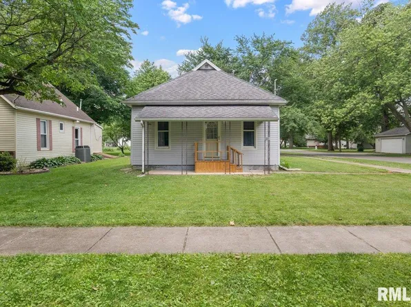 201 S Maple St, Stonington, IL 62567