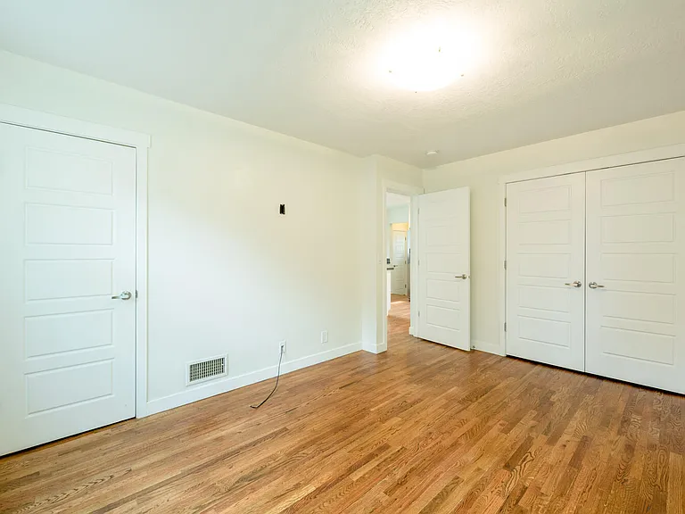 2880 S 1400 E — Photo 10