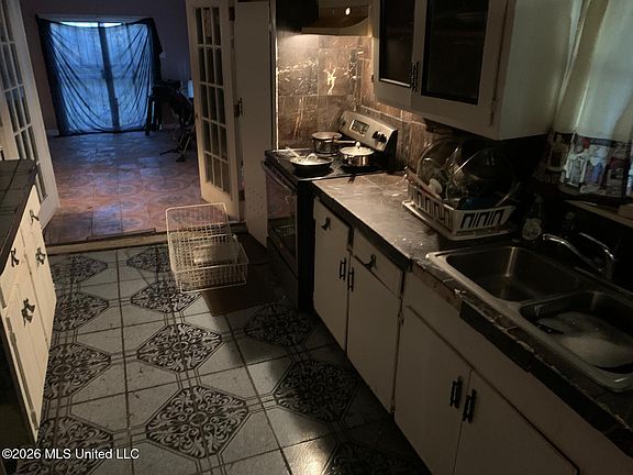 4th image of 3329 Hollywood Ave