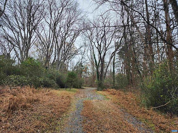 5th image of 6 Holly Springs Dr