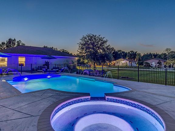 4th image of 27349 Aloha Dr