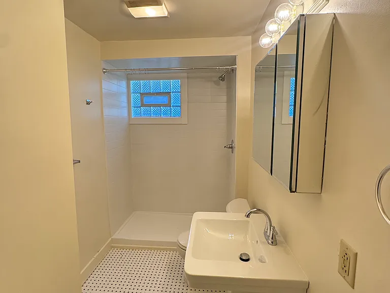 612 Auburn Ave #LOWER — Photo 11