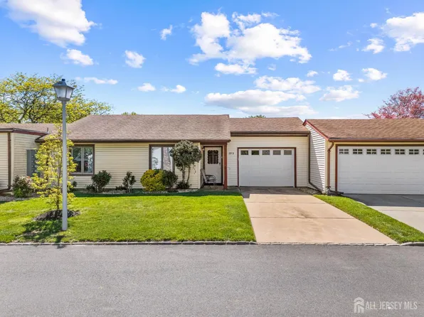 133B Balsam Plz, Monroe Township, NJ 08831