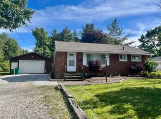 402 S Hambden St, Chardon, OH 44024