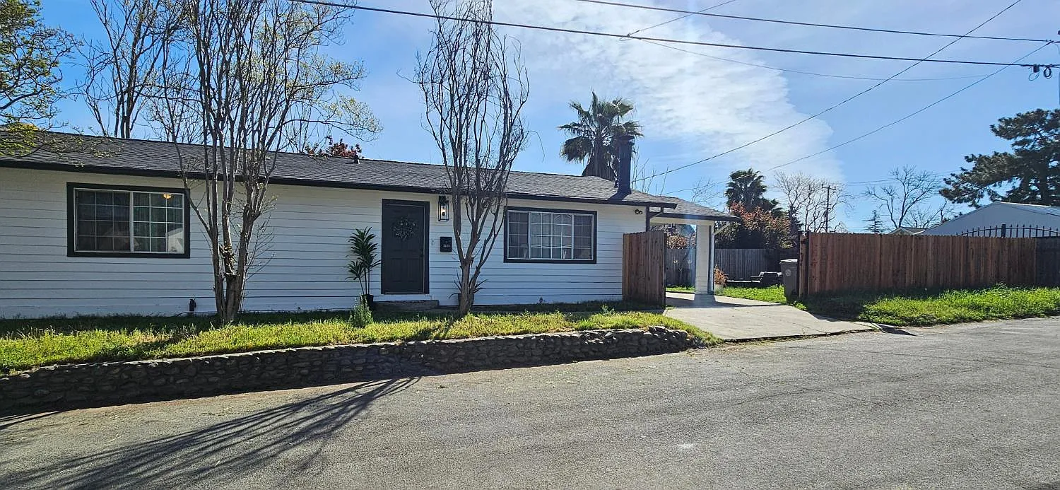 2616 Selma St photo 1