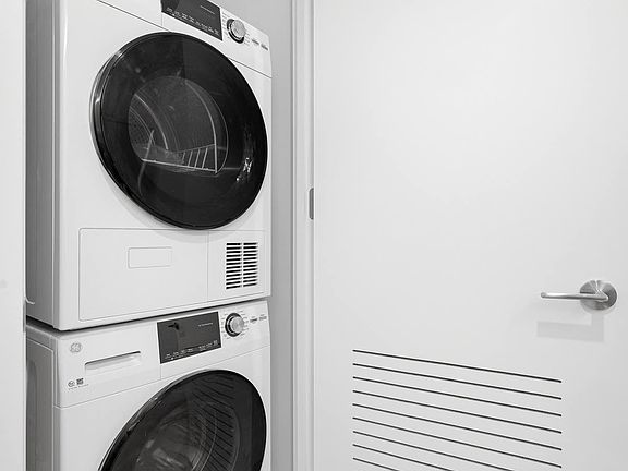 5th image of 555 W 45th St #5C
