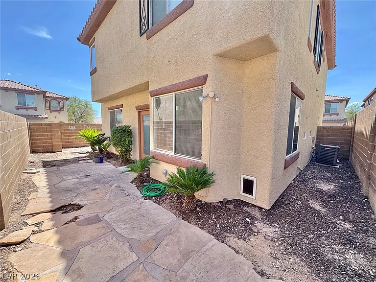 6012 Traviata Ave — Photo 28