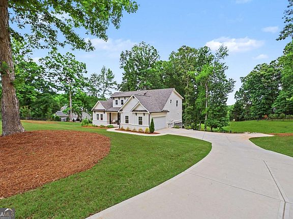 2nd image of 727 Old Collins Rd