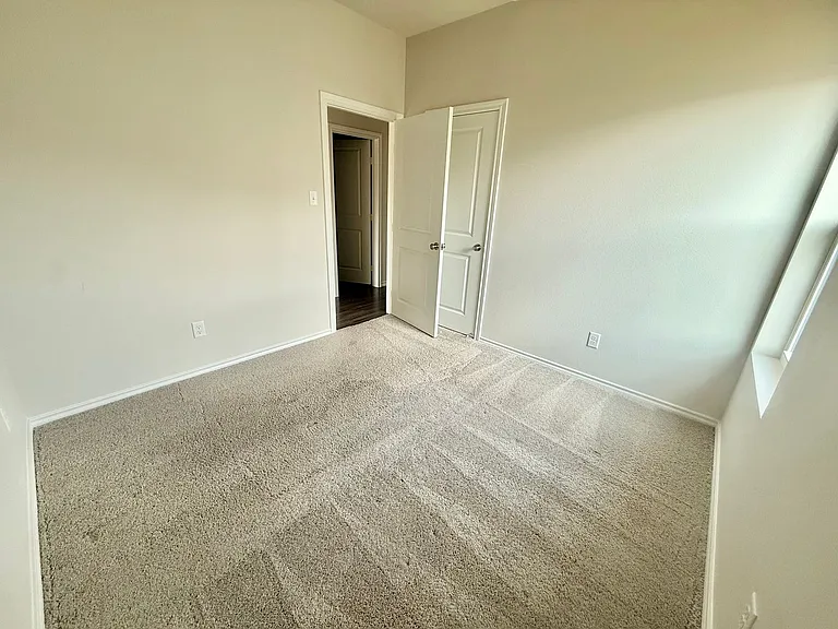 110 S Rainbow Dr — Photo 10