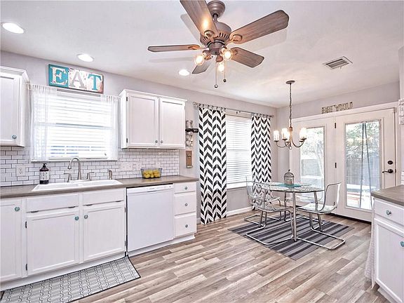 4th image of 1806 Woodstone Ct