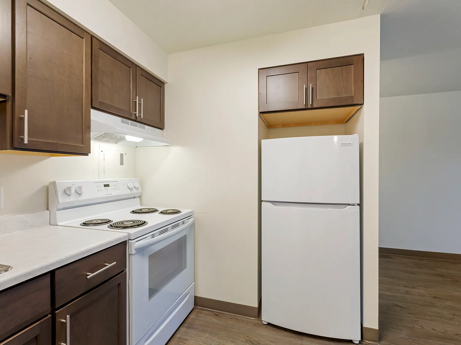 Euclid Hill Villa Apartments — Photo 4