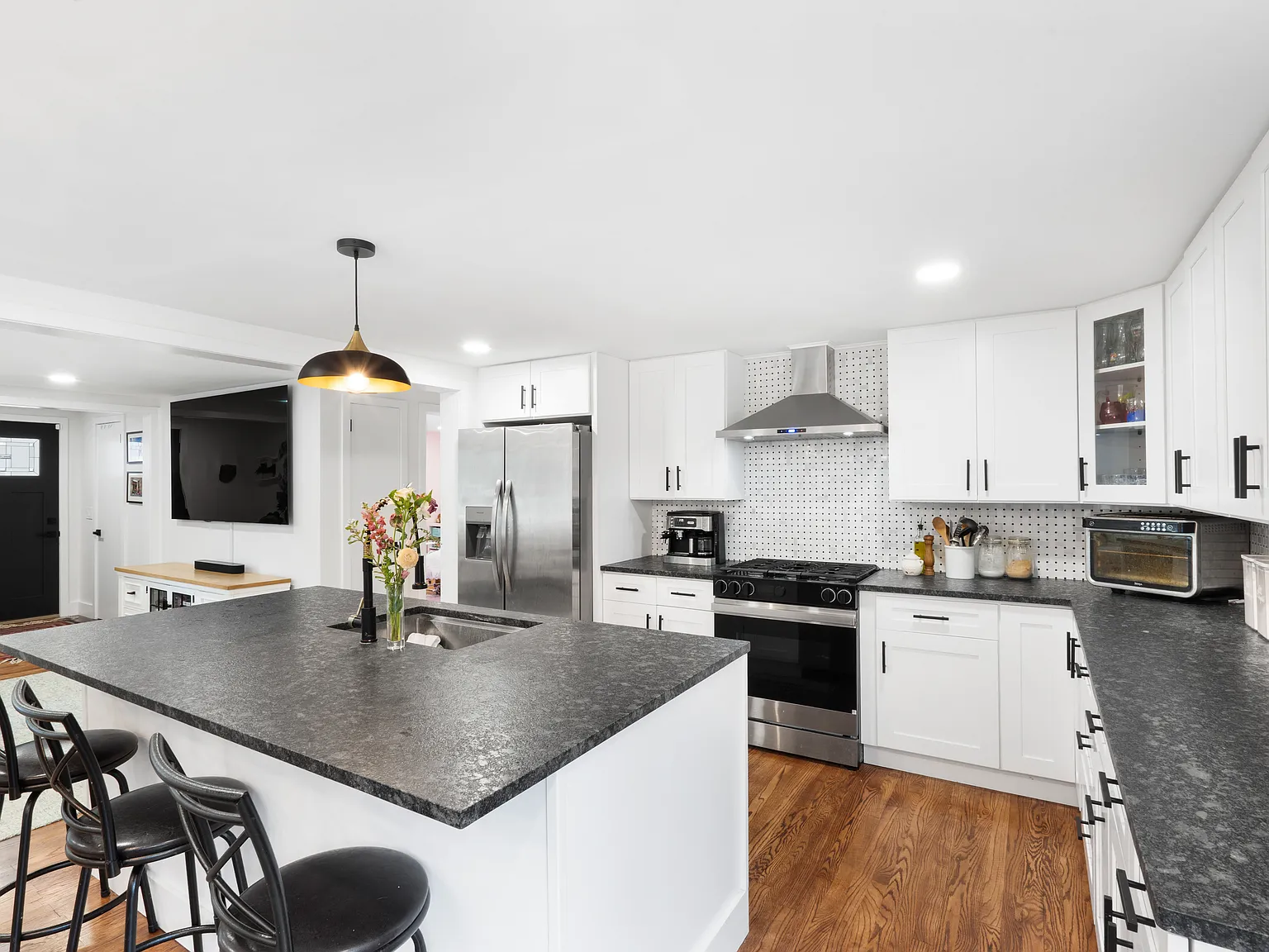 3 bed, $5,000 — Photo 4