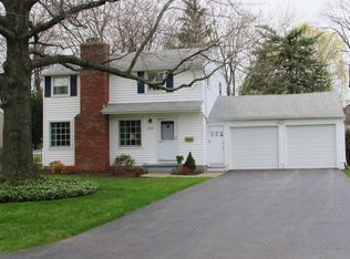 120 Greenvale Dr, Rochester, NY 14618