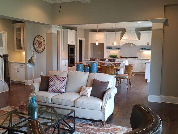 3rd image of 129 Sierra Cir