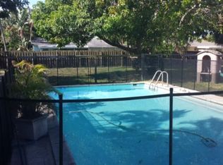 830 Hawthorne Dr, Lake Park, FL 33403