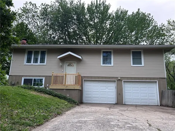 106 Kent St, Wood Heights, MO 64024