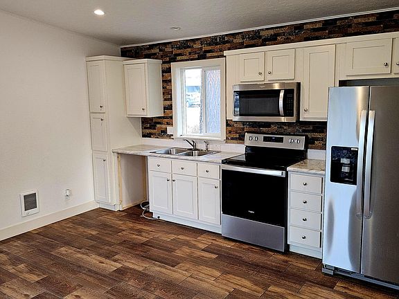 2nd image of 5 Columbia Dr Space 2