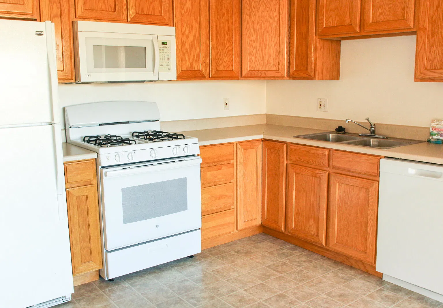 3 bed, 2.0 bath, 1124 sqft, $1,550 — Photo 2