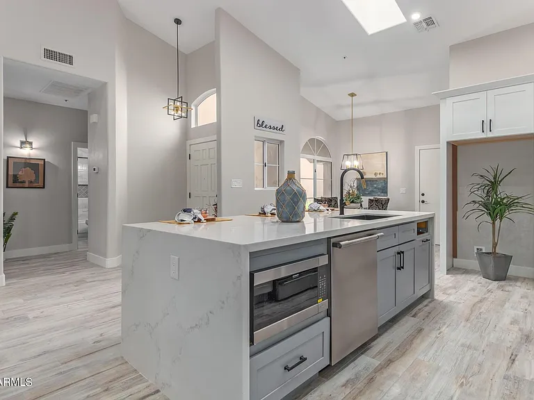 8941 E Maple Dr — Photo 13