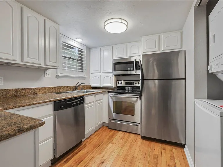 517 E Jefferson St #45 — Photo 14