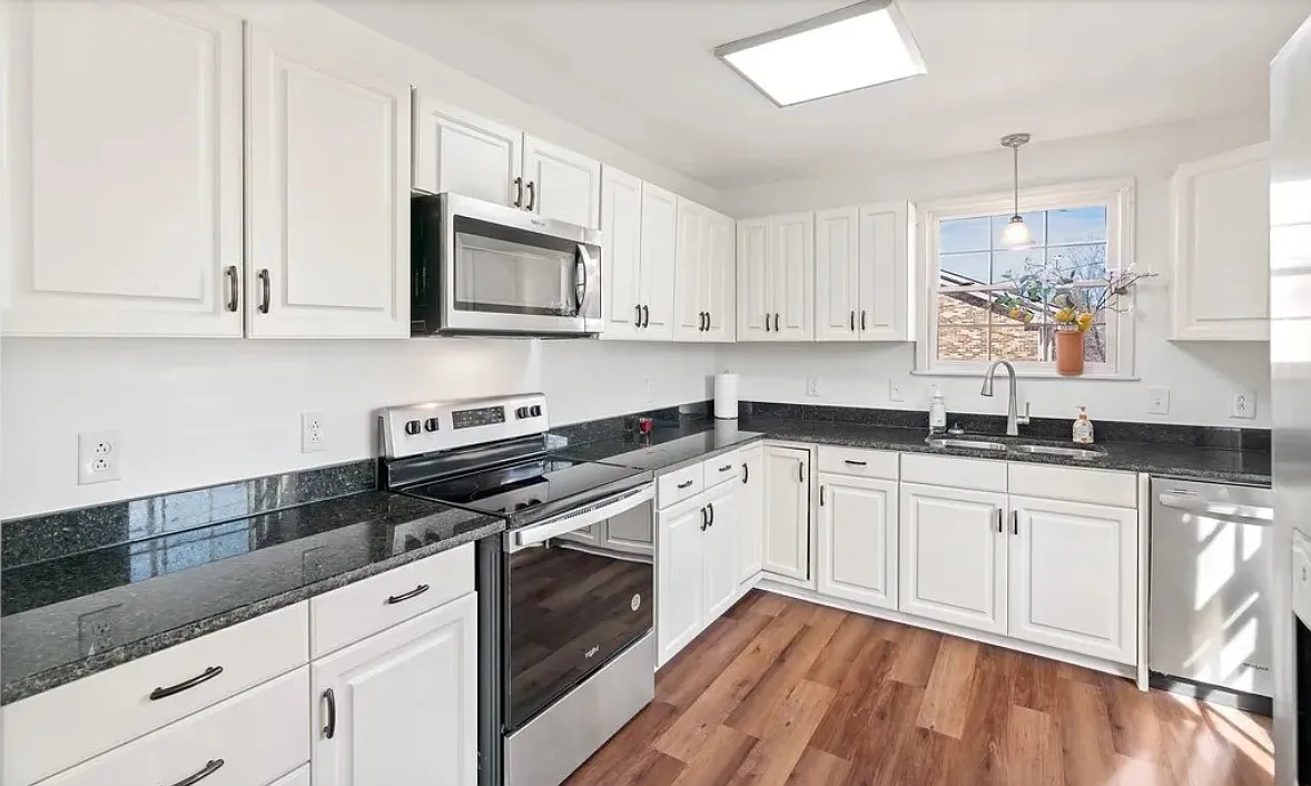 6 bed, 1431 sqft, $670 — Photo 3